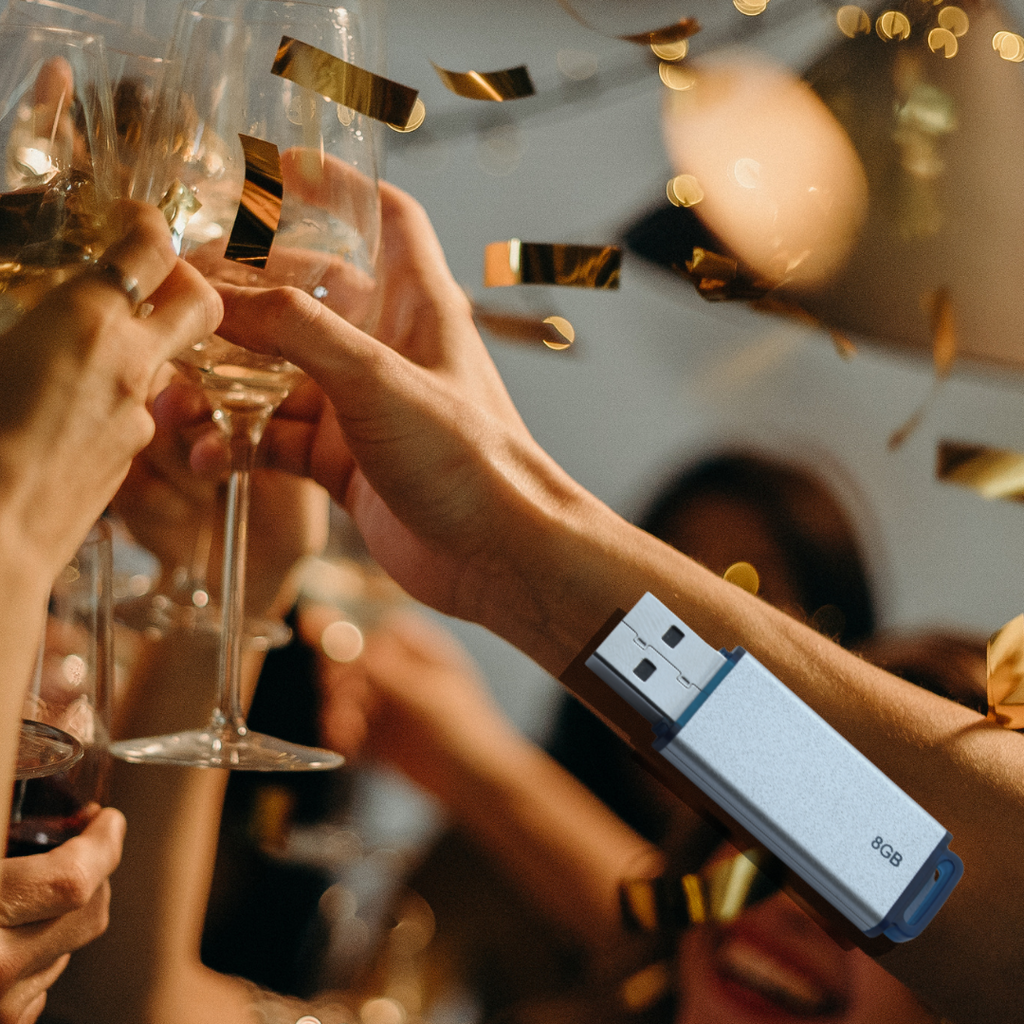 Veliki Zvučnik + Fleš sa 2000 Pesama